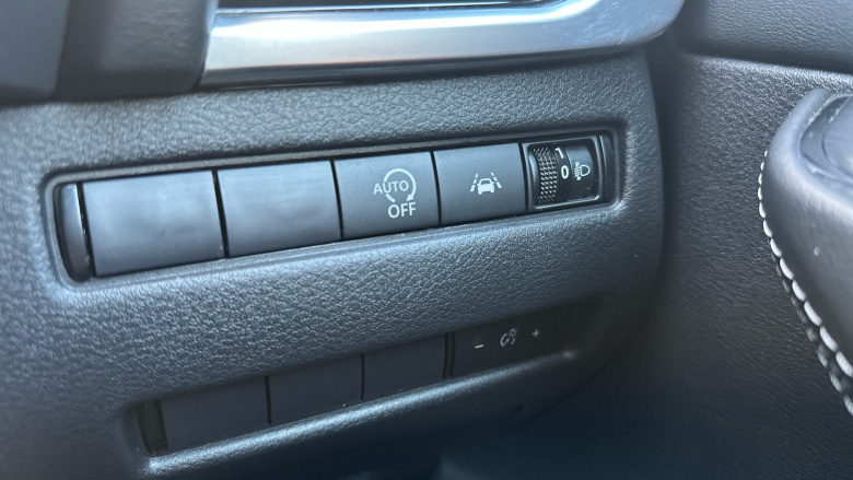 Nissan Qashqai 1.3 DiG-T MH 158 N-Connecta 5dr Xtronic Petrol Hatchback